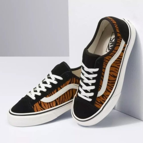Vans Shoes - NWT Vans Animal Stripes Style 36 Decon SF Sneakers Low Top